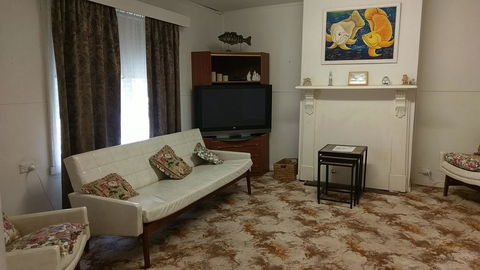 The Crooked Cottage - Grafton Accommodation 2