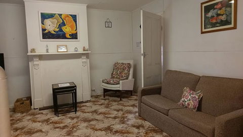 The Crooked Cottage - Grafton Accommodation 3