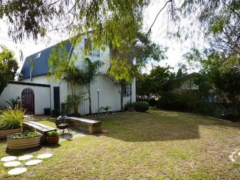 The Doo Drop Inn - Grafton Accommodation 3