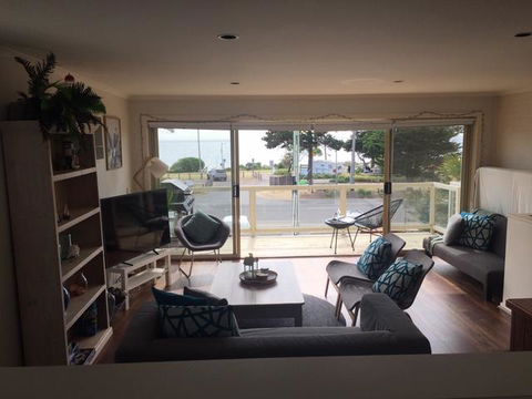 The Esplanade Holiday Home - Grafton Accommodation 2