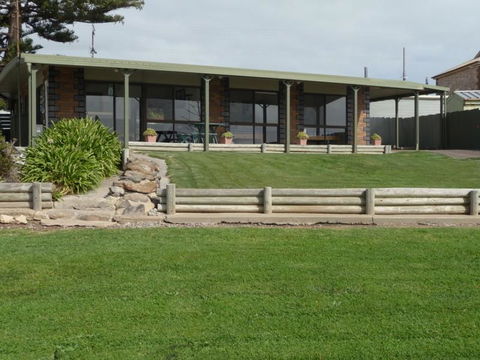 The Hideaway - Grafton Accommodation 2