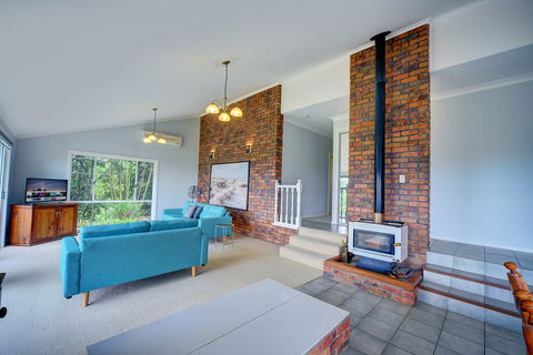 The Hillside House - Grafton Accommodation 2