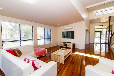 The Holiday House - Grafton Accommodation 1