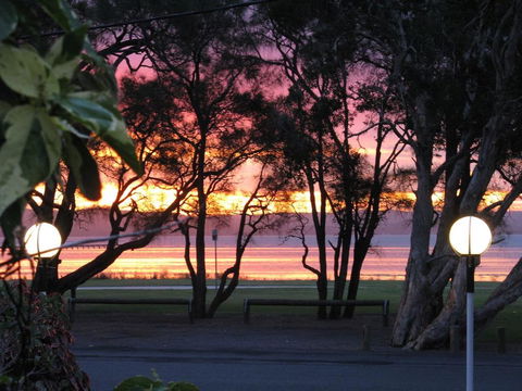 The Jetty Cabin Lakeside - Grafton Accommodation 1