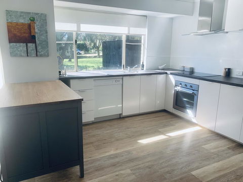 The Lake House - Grafton Accommodation 1
