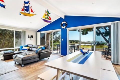 The Lakehouse - Grafton Accommodation 0