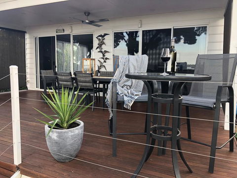 The Lakehouse - Grafton Accommodation 2