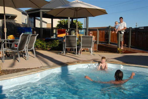 The Lakes Apartments - Grafton Accommodation 1