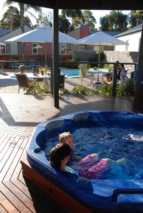 The Lakes Apartments - Grafton Accommodation 3
