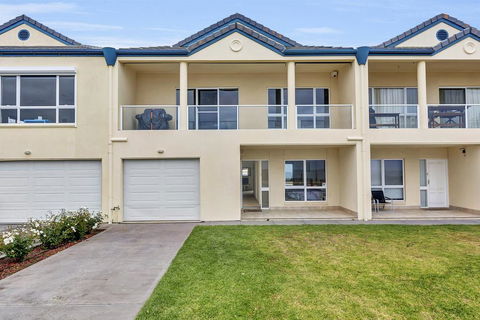 The Leafy Dragon - Grafton Accommodation 2