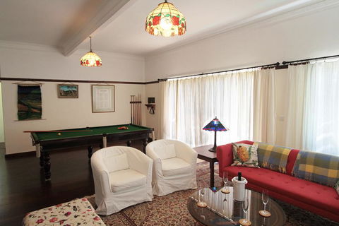 The Leura Mountain House - Grafton Accommodation 3