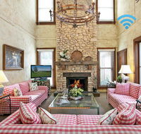 The Lodge  Linden Hall - Grafton Accommodation