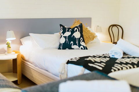 The Med Crescent Head - Grafton Accommodation 2