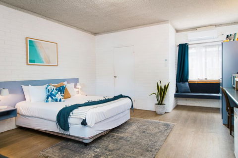 The Med Crescent Head - Grafton Accommodation 0
