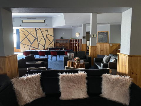 The Menai Hotel - Grafton Accommodation 1