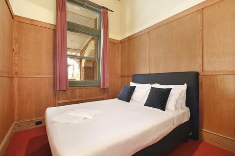 The Old Priory - Grafton Accommodation 1