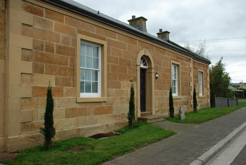 The Red Feather Inn - Grafton Accommodation 1