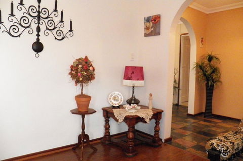 The Spanish Retreat And BnB - 24 Hrs - Grafton Accommodation 2