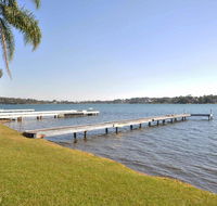 The Studio on the Lake  Fishing Point Lake Macquarie - honestly put the line in and catch fish - Grafton Accommodation
