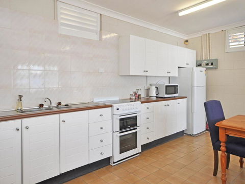 The Studio On The Lake @ Fishing Point, Lake Macquarie - Honestly Put The Line In And Catch Fish - Grafton Accommodation 3