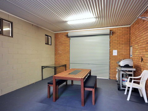 The Studio On The Lake @ Fishing Point, Lake Macquarie - Honestly Put The Line In And Catch Fish - Grafton Accommodation 2