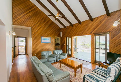 The Sun And The Sea In Hervey Bay - Grafton Accommodation 2