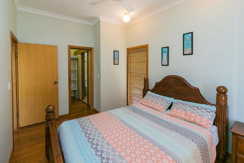 The Sun And The Sea In Hervey Bay - Grafton Accommodation 3
