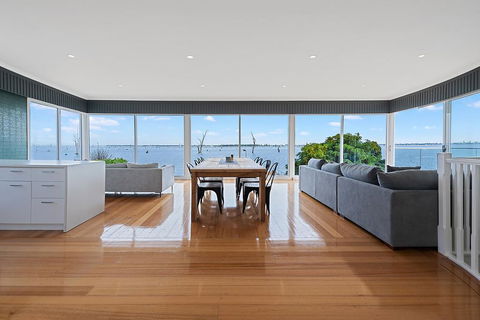 The View - Grafton Accommodation 0