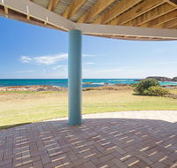 The Whale Watcher' 1/6 Birubi Lane - waterfront unit with stunning views level access - Grafton Accommodation