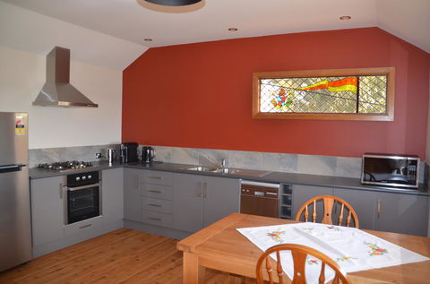 The Wicked Villa - Grafton Accommodation 2
