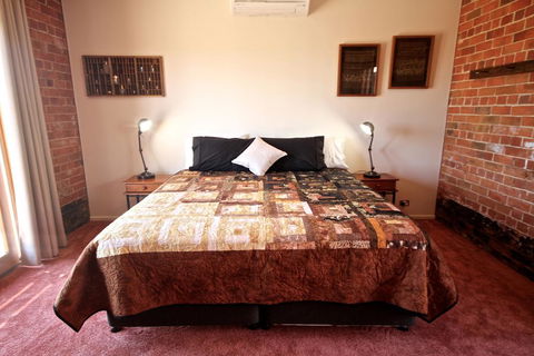The Wicked Villa - Grafton Accommodation 0