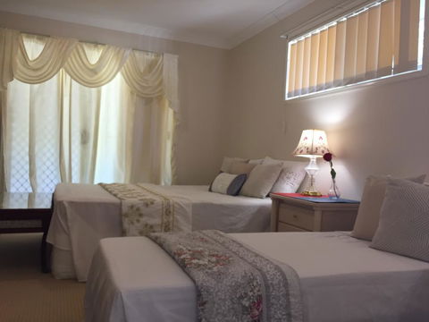 Theme Parks Amituofo Guest House - Grafton Accommodation 0