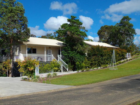 Tinaroo Sunset Retreat - Grafton Accommodation 0
