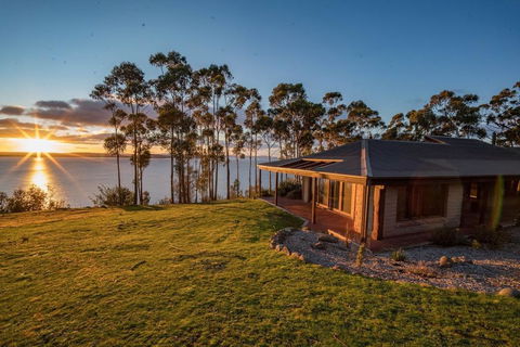 Tinderbox Cliff House - Grafton Accommodation 0