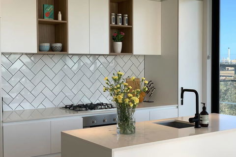 Top Floor Views, Yarraville, 2 Bedroom, 2bathroom - Grafton Accommodation 1