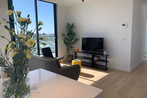 Top Floor Views, Yarraville, 2 Bedroom, 2bathroom - Grafton Accommodation 2