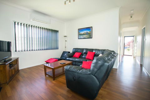 Topaz Cottage - Grafton Accommodation 3