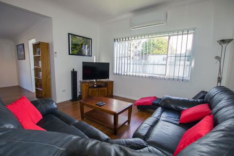 Topaz Cottage - Grafton Accommodation 2