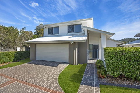 Townhouse On The Canal - Grafton Accommodation 3