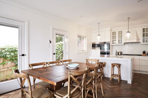 Tranquil Location With An Even Better View - Grafton Accommodation 1