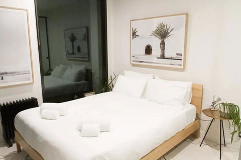 Trendy 1 Bedroom Apartment In The Heart Of Collingwood - Grafton Accommodation 2