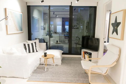 Trendy 1 Bedroom Apartment In The Heart Of Collingwood - Grafton Accommodation 0