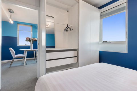 Trendy And Central One Bed Apartment With Views - Grafton Accommodation 1