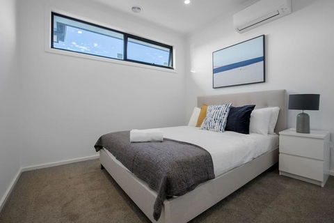 Trendy Sweet Home 4Beds@Blackburn South - Grafton Accommodation 3