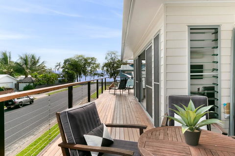Tropical Beachside Oasis In Clifton Beach - Grafton Accommodation 0