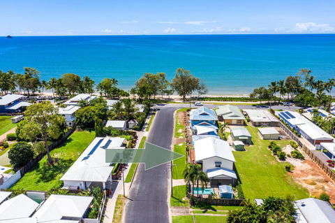 Tropical Beachside Oasis In Clifton Beach - Grafton Accommodation 1