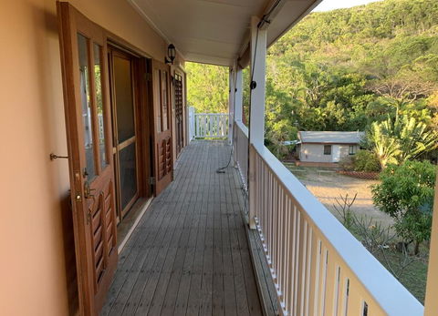 Tropical Styling - Grafton Accommodation 2