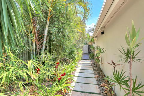Tropical Oasis - Grafton Accommodation 2