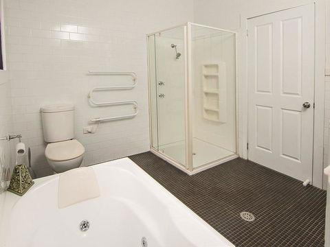Tuppy's On The Lake - Grafton Accommodation 3