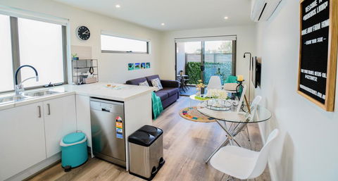 U101 Brunswick Living Brand New Deluxe Balcony Apartment Close To Airport And CBD - Grafton Accommodation 0